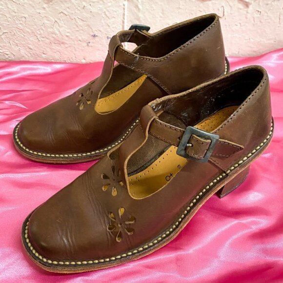 Y2K Vintage leather T strap chunky shoes with cutouts, late 90s - Picture 9 of 10